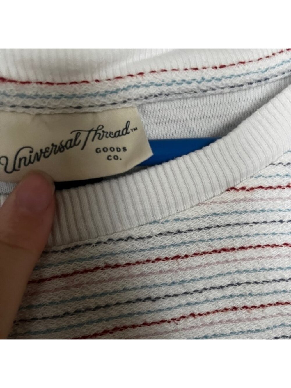 Universal Threads Crew Neck - Picture 3 of 7